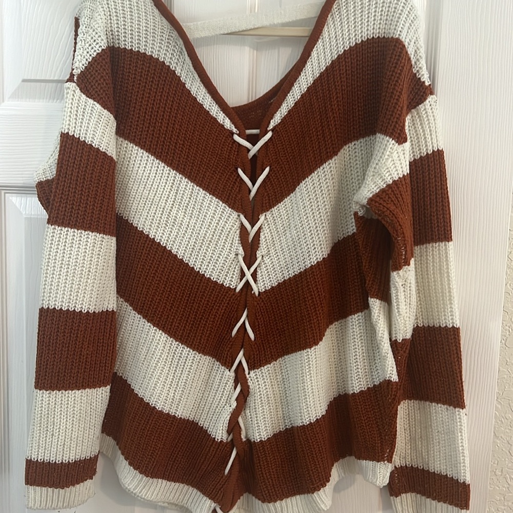Jumper - Picture 2 of 2
